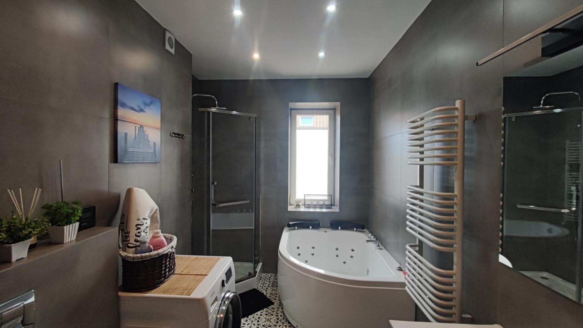 Apartament Z Jacuzzi هيل المظهر الخارجي الصورة
